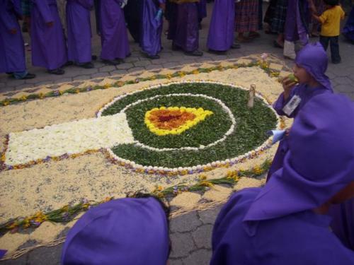 Alfombra of a candle, part of the general theme of light in many alfombras.